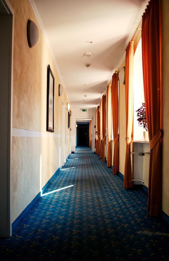 Hotel Am Bahnhof Weilburg Exterior photo